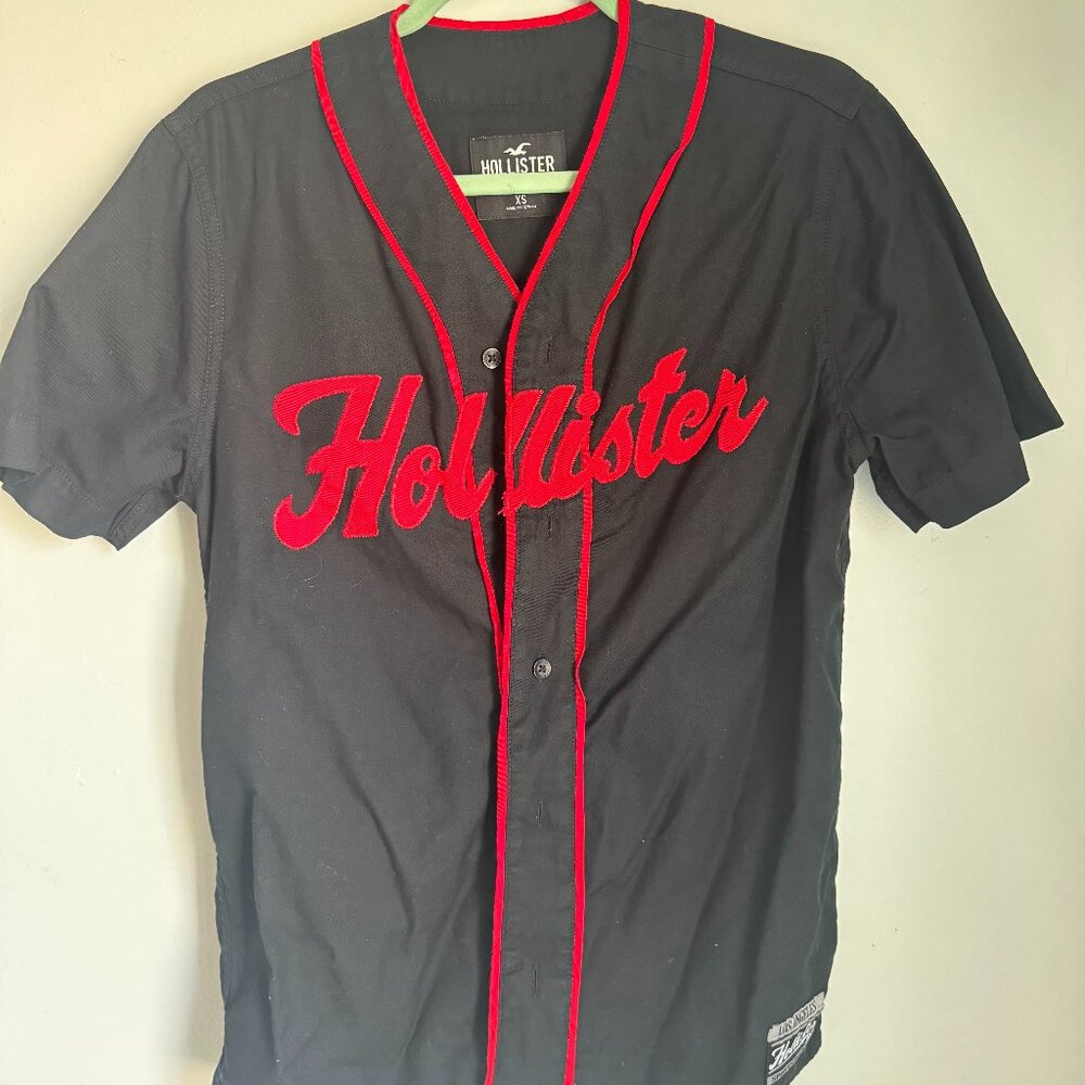 Hollister XS Black and Red Baseball Jersey